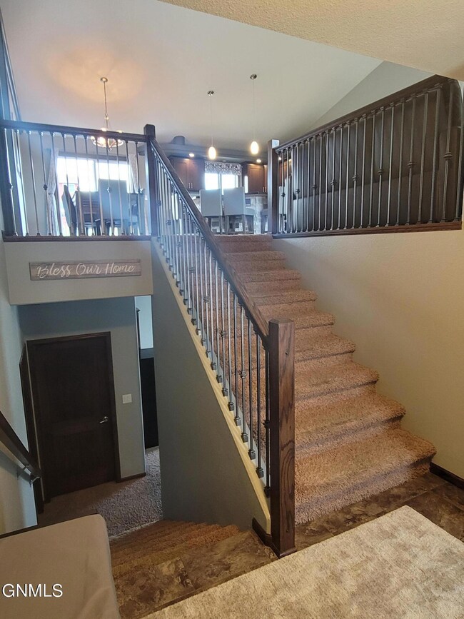 1118 Golden Wave Dr, Bismarck, ND 58503 - photo 5