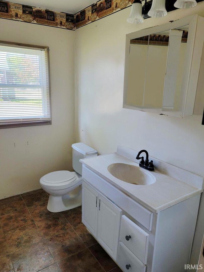 407 W Race St, Odon, IN 47562 - photo 6