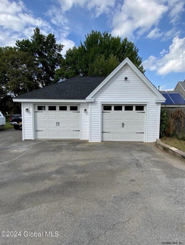 217 Lisha Kill Rd, Schenectady, NY 12309 - photo 5