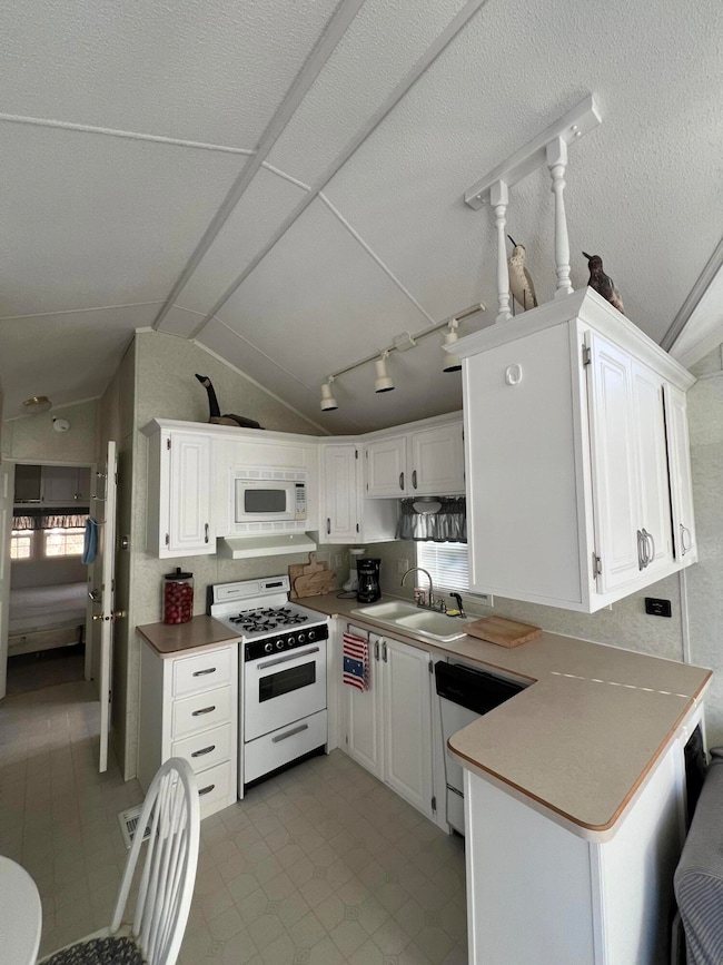 2073 Post Rd unit 44T, Wells, ME 04090 - photo 5