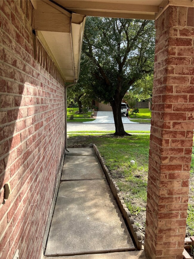 6818 Lower Arrow Dr, Houston, TX 77086 - photo 3