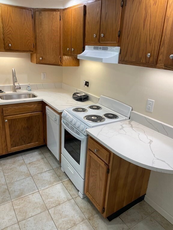 34 Clark St unit 2, Arlington, MA 02476 - photo 5