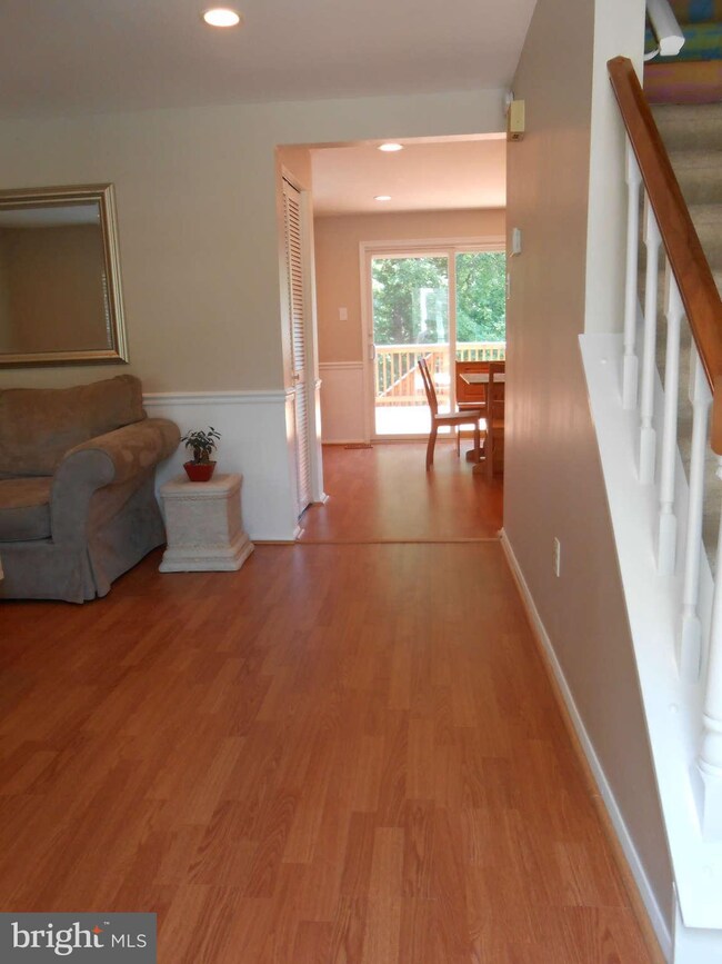 8634 Spring Creek Ct, Springfield, VA 22153 - photo 4