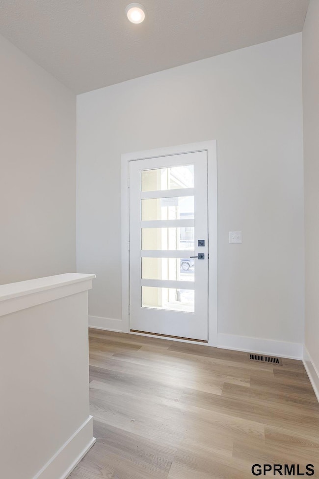 18483 Robin Cir, Omaha, NE 68136 - photo 2