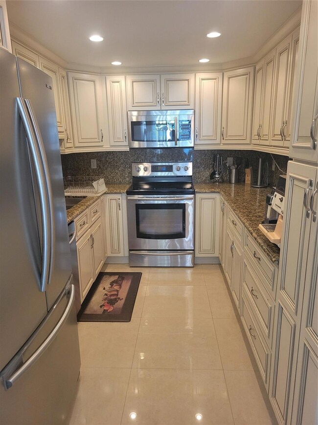 Quadomain Britannia Tower unit 1108, Hollywood, FL 33019 - photo 2