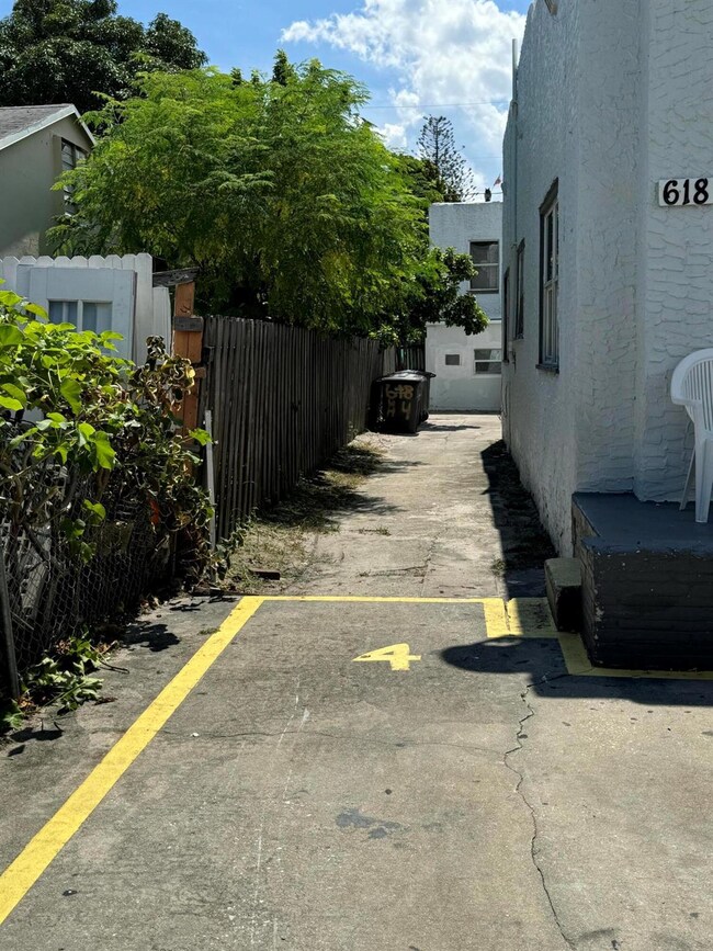 618 32nd St unit 4, West Palm Beach, FL 33407 - photo 6