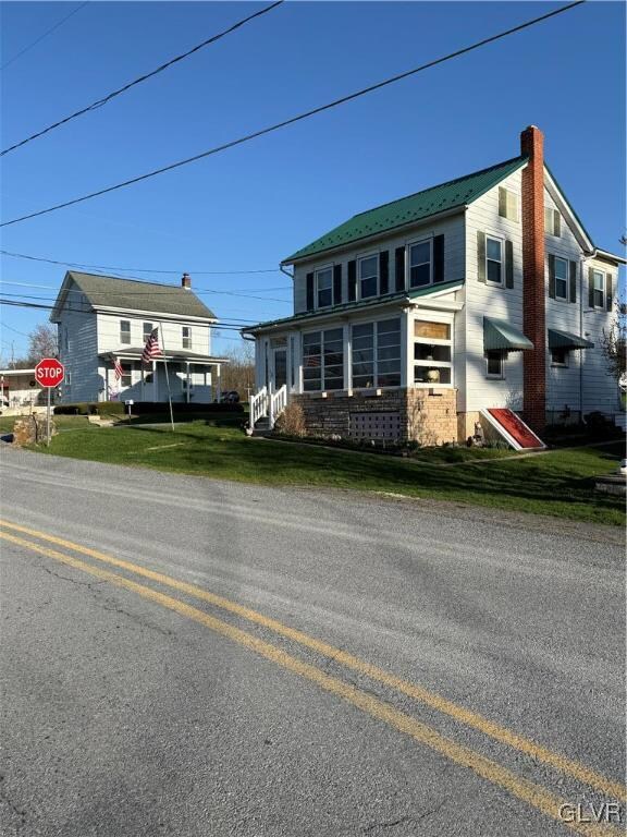3251 E Grant St, Slatington, PA 18080 - photo 4