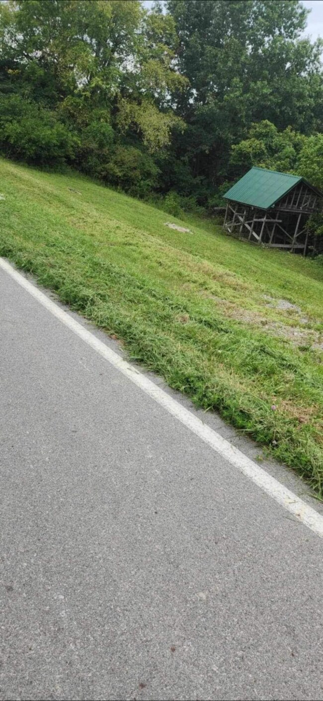 99 Huffman Rd, Harrodsburg, KY 40330 - photo 3