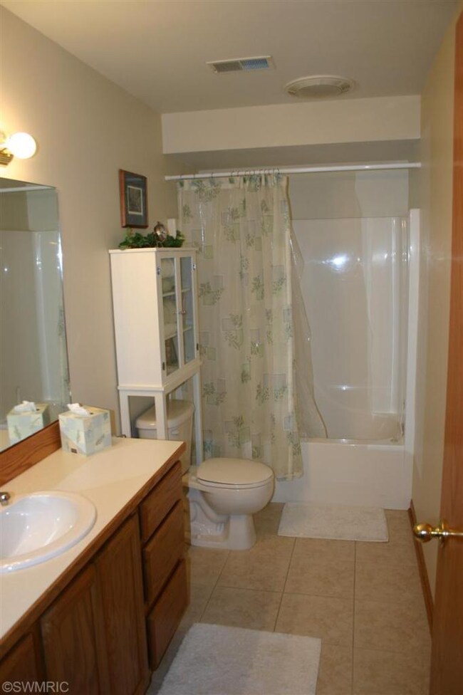 1439 Woodfield Ln, Zeeland, MI 49464 - photo 5