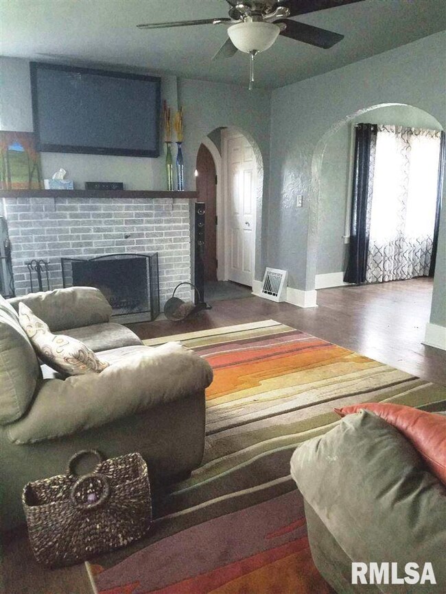 2017 44th St, Rock Island, IL 61201 - photo 4