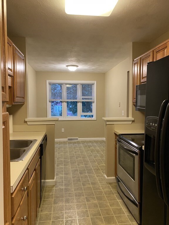 148 Laurelwood Dr unit 148, Hopedale, MA 01747 - photo 4