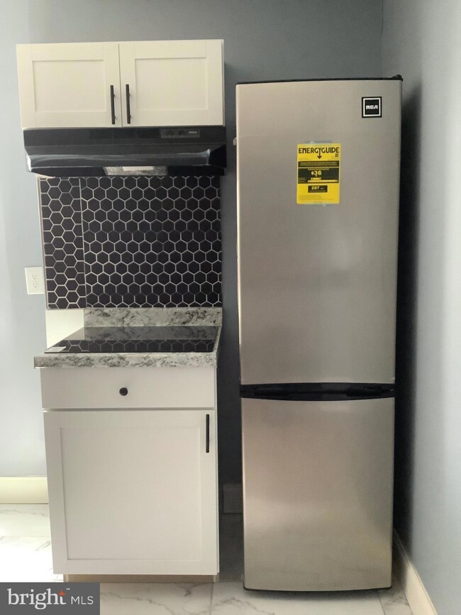 526 Macdade Blvd unit 3RD FLOOR, Darby, PA 19023 - photo 6