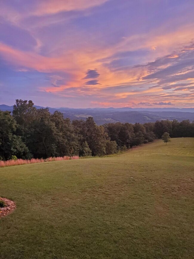 890 Blain Rd Sunset