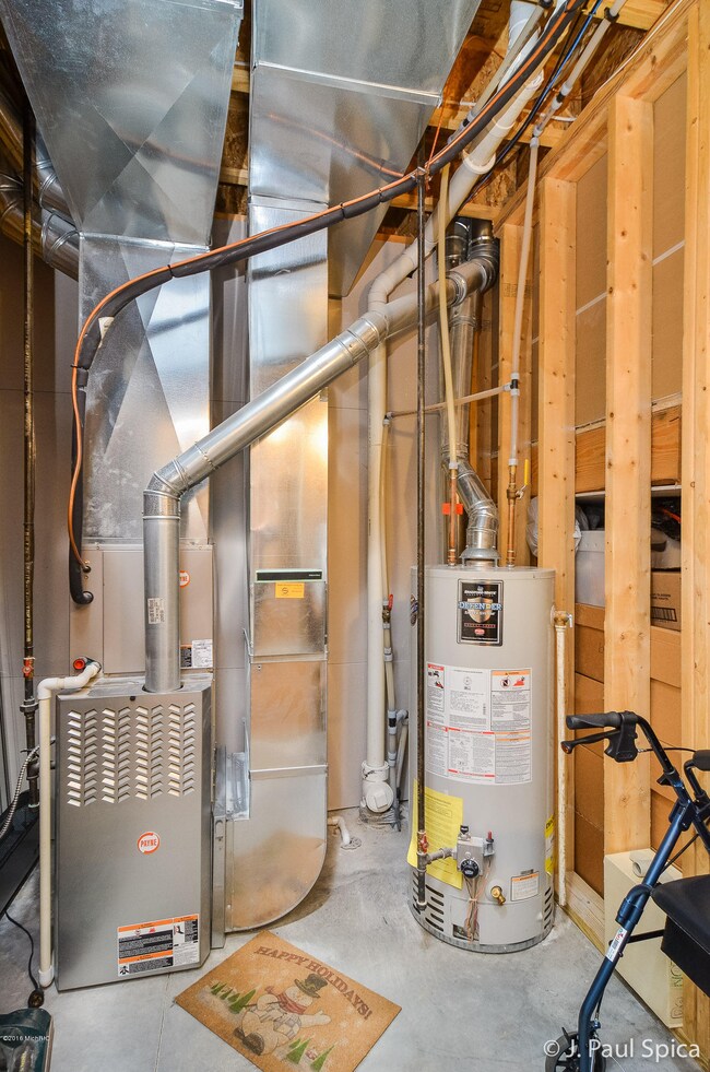 1240 Coopers Pass SW unit 15, Byron Center, MI 49315 - photo 2