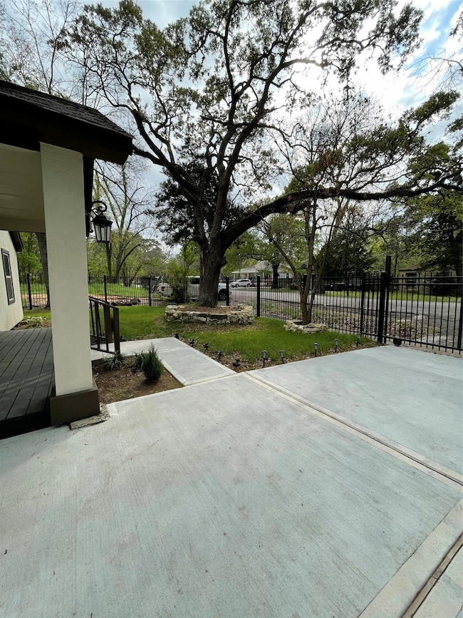 6825 Sherwood Dr, Houston, TX 77021 - photo 3