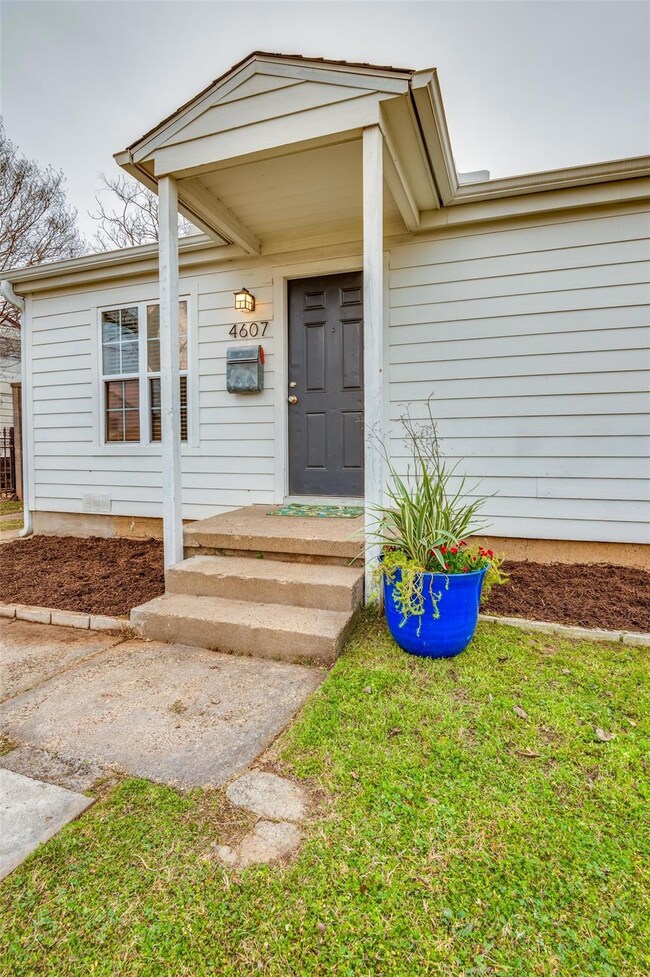 Cute front porch entry