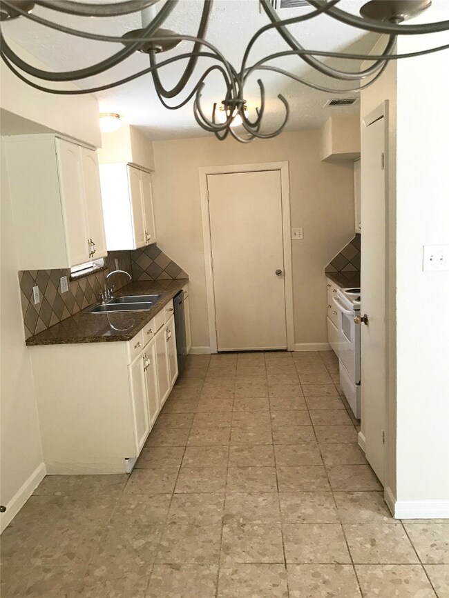 13915 Chuckwood Rd, Houston, TX 77038 - photo 6