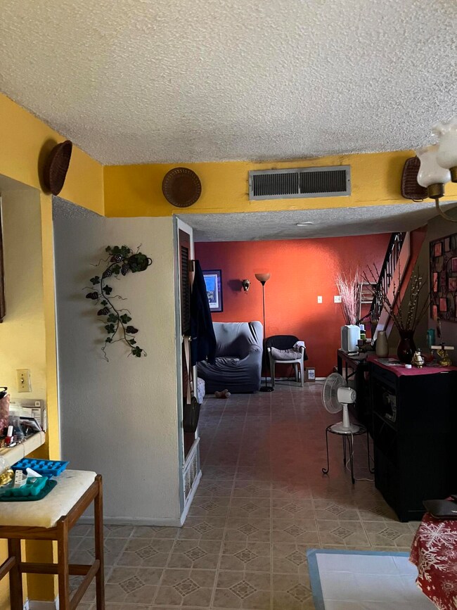 10633 Springwood Dr unit B, El Paso, TX 79935 - photo 7