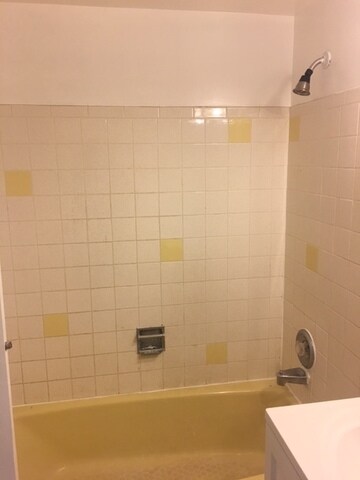 10026 Holly Ln unit 1W, Des Plaines, IL 60016 - photo 6