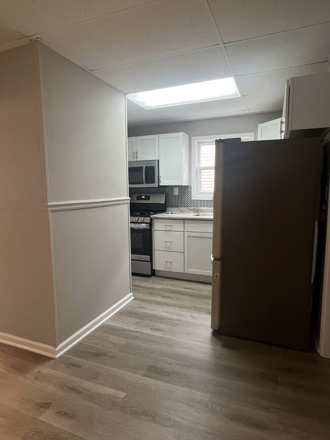 133 N Orchard Ave, Waukegan, IL 60085 - photo 7