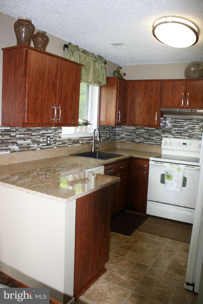 1931A Villaridge Dr unit A, Reston, VA 20191 - photo 5