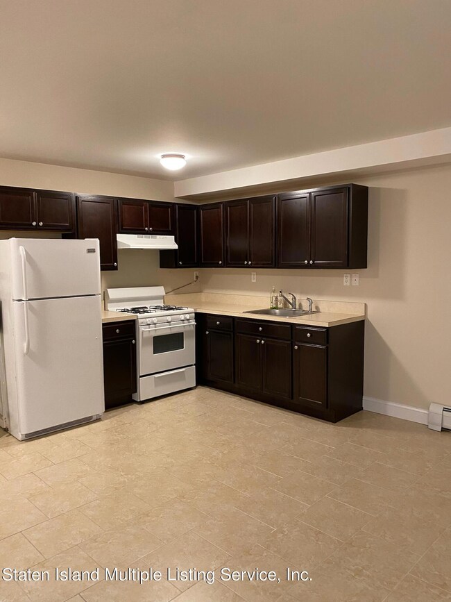 94 El Camino Loop, Staten Island, NY 10309 - photo 7