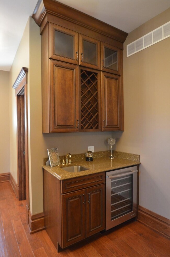 Dining Rm Wet Bar