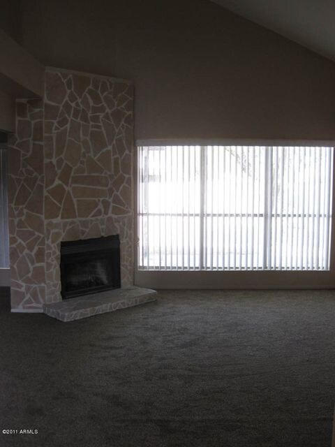 Living Rm w Fireplace
