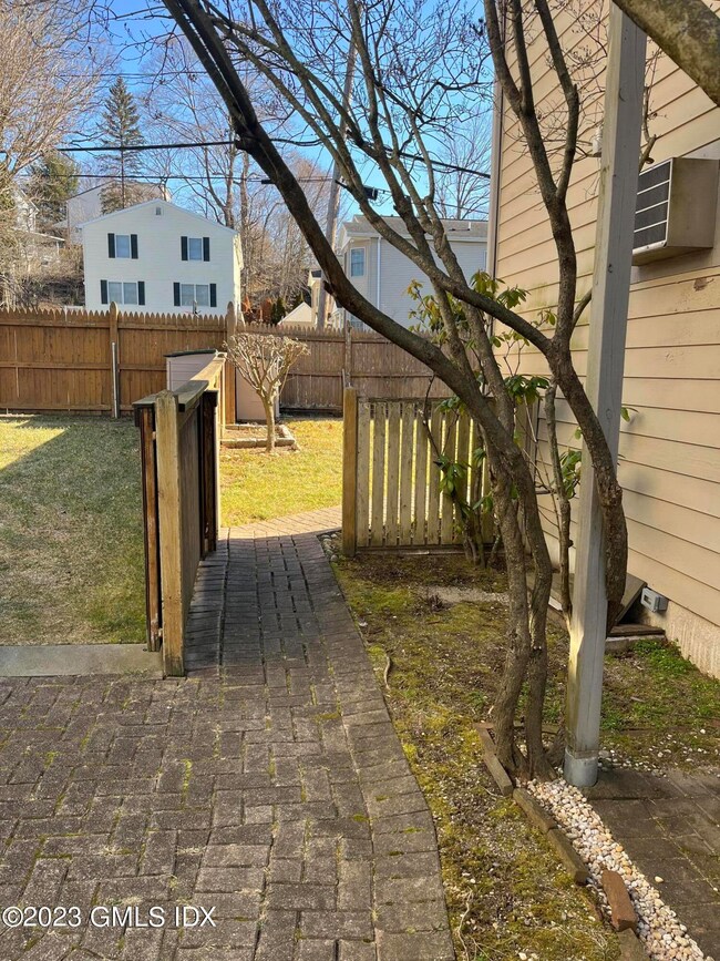 103 Pemberwick Rd unit 2, Greenwich, CT 06831 - photo 2