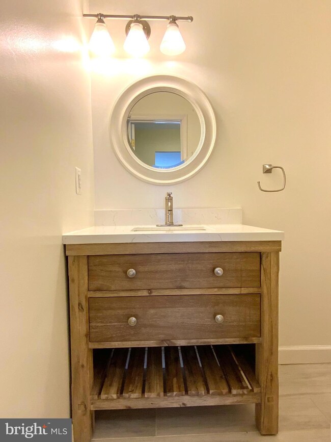 8624 Village Way unit 5, Alexandria, VA 22309 - photo 5