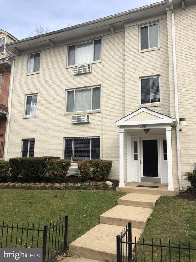 2005 Allen Place NW unit 101, Washington, DC 20009 - photo 2