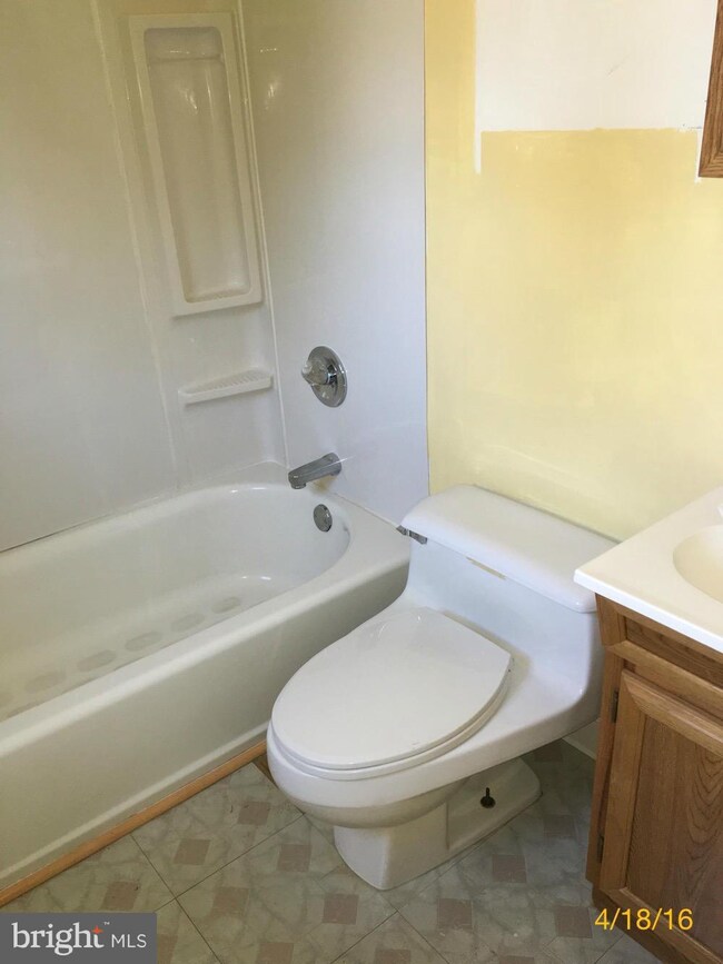 1212 Meadow View Rd, Pasadena, MD 21122 - photo 5