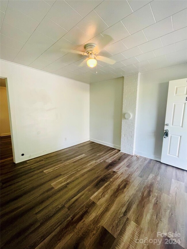 511,513,515,517 S Elm St, Statesville, NC 28677 - photo 3