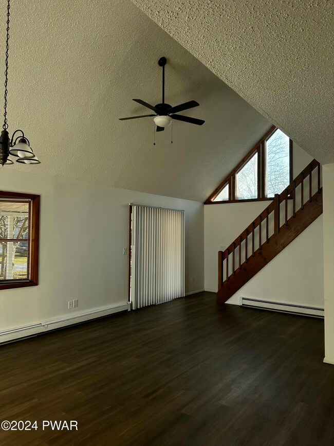 202 W Sarah St, Milford, PA 18337 - photo 4