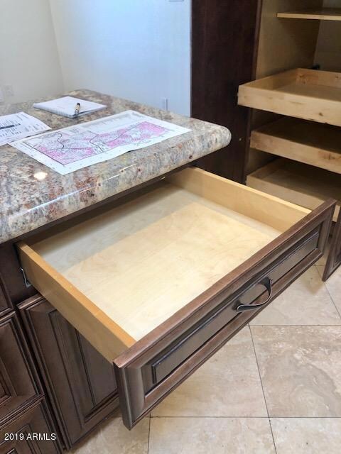 9208 Kitchen drawers