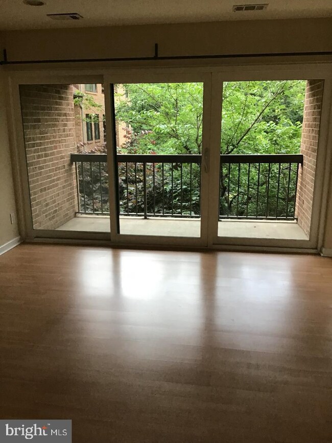 11419 Commonwealth Dr unit 204, Rockville, MD 20852 - photo 5