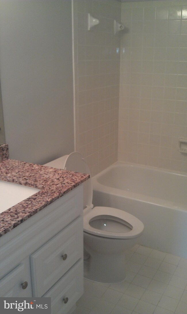 Treebrooke unit 512, Oakton, VA 22124 - photo 6