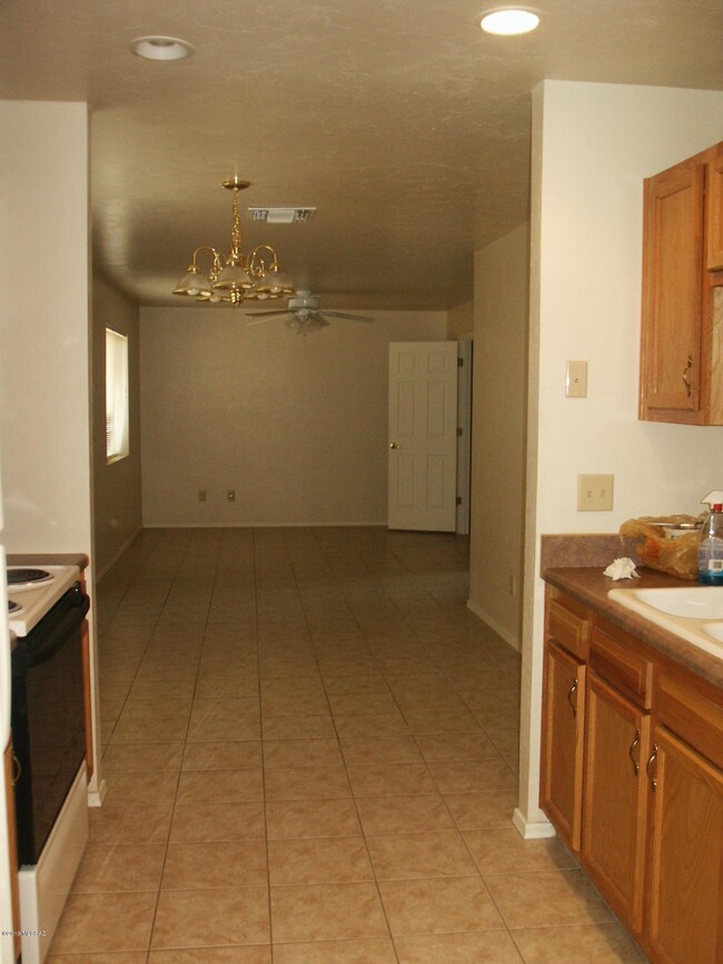 433 E Seneca St unit 2, Tucson, AZ 85705 - photo 2