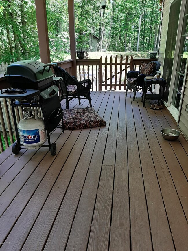 271 Lake Forest Dr, Dingmans Ferry, PA 18328 - photo 2