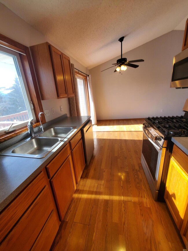 1852 Downing Ave, Shakopee, MN 55379 - photo 4