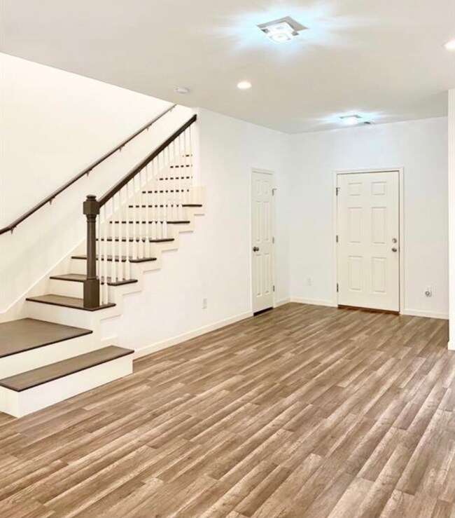 314 Dorchester St, Houston, TX 77022 - photo 7