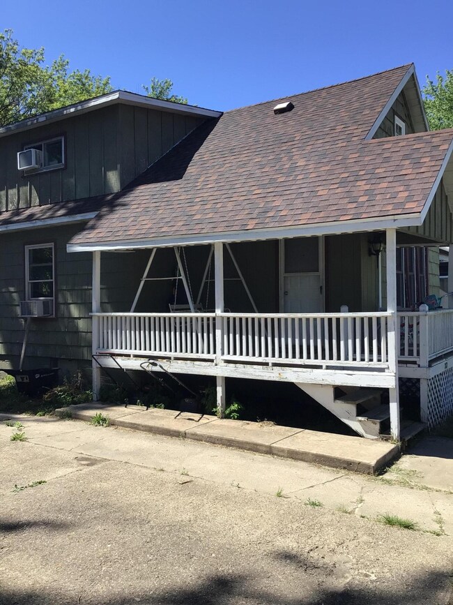 212 N Cleveland Ave, Galien, MI 49113 - photo 3