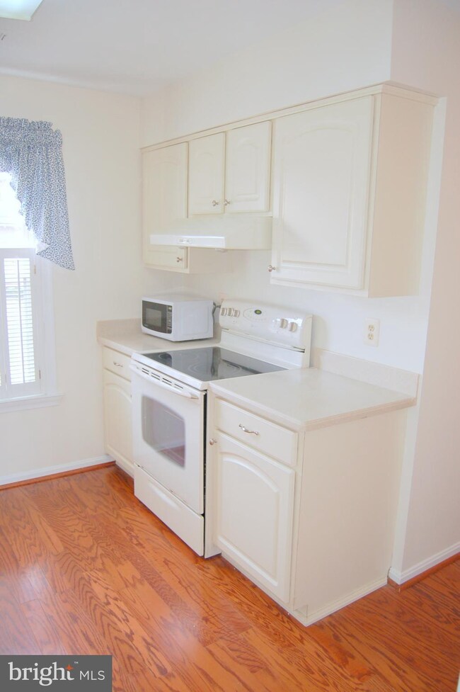 300B Locust St SE, Vienna, VA 22180 - photo 6