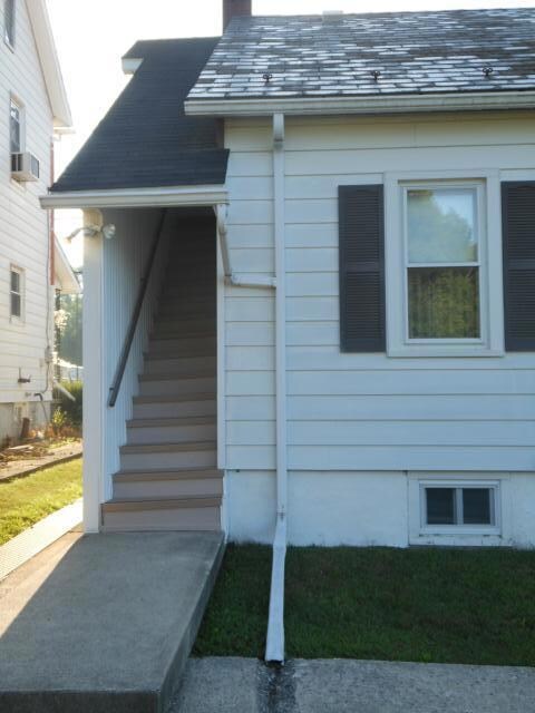 210 N Broadway unit 2nd floor, Wind Gap, PA 18091 - photo 2