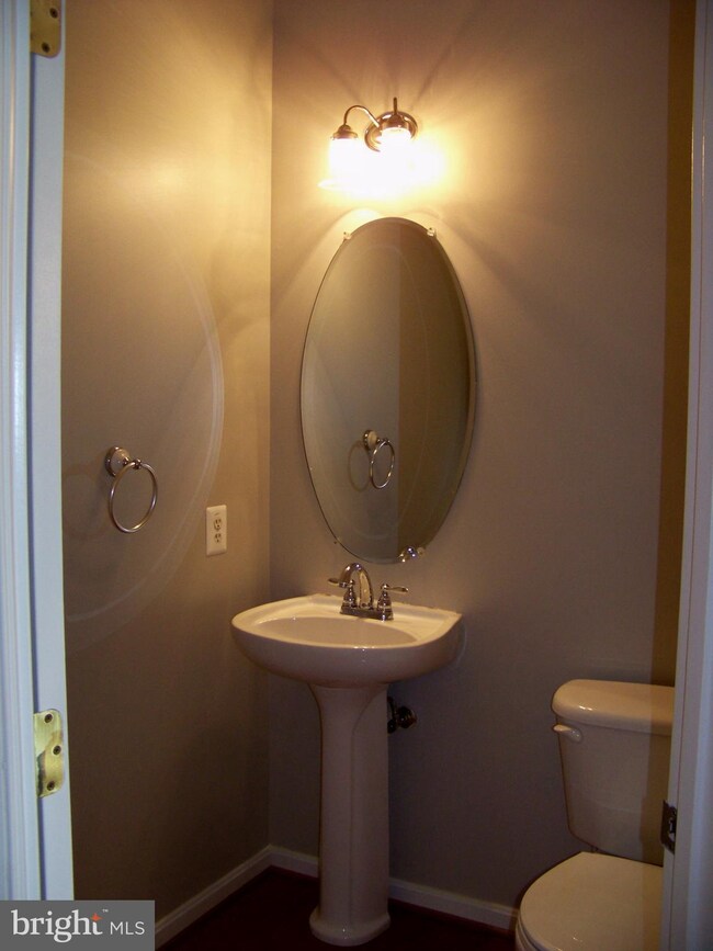 12117 Sutton Ln, Bowie, MD 20720 - photo 7