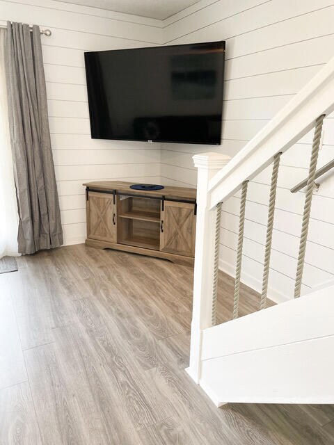 thumbnail_052671C7-7B83-442F-8F8F-DB6424