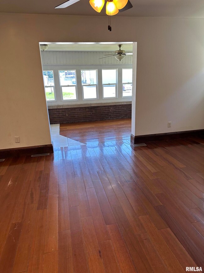 1621 S 5th St, Springfield, IL 62703 - photo 6