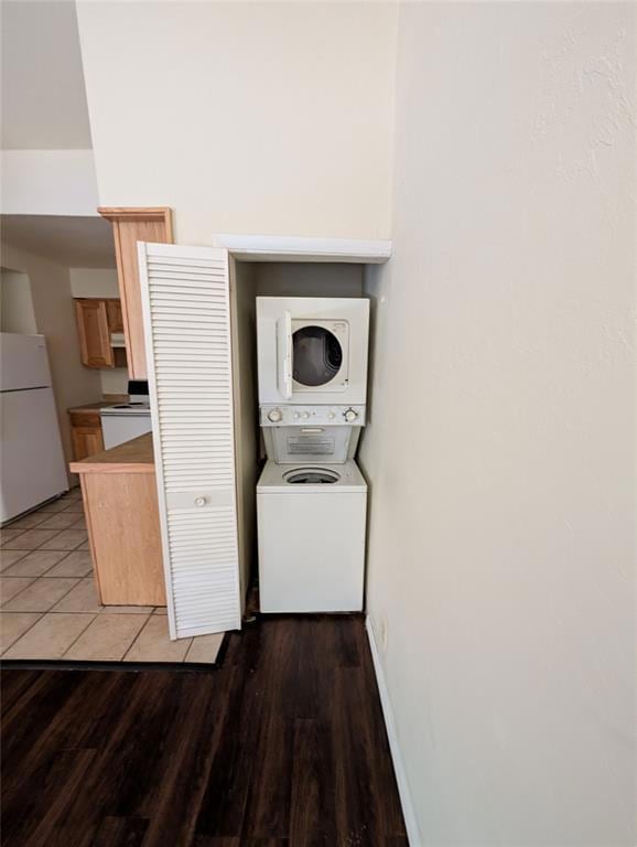 Clothes washing area with wood-type flooring and s