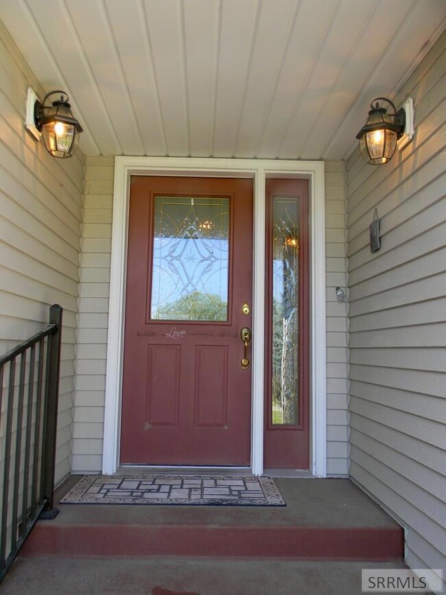 275 Bergeson Dr, Blackfoot, ID 83221 - photo 3