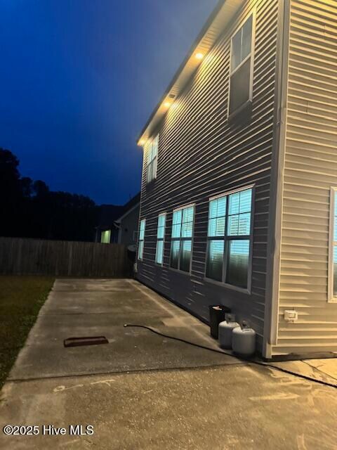 405 Savannah Dr, Jacksonville, NC 28546 - photo 2